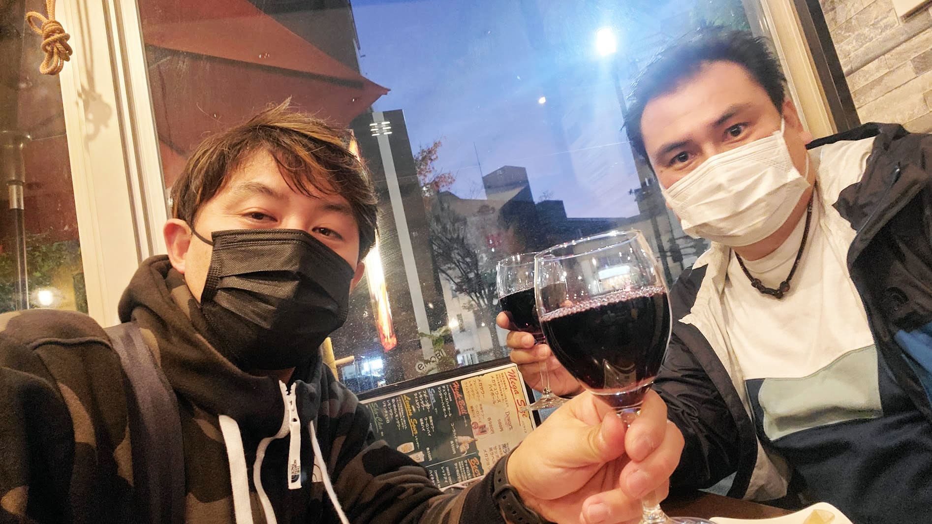 てるてる亭の志の輔師匠の会へ!もっと冒険しなきゃ。ルーティン化しがちな毎日をぶち壊していこう、というのが今日の自分の中でのまとめ。 6 20221119 170829 - 出張マジックショー