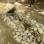 parcul sticlariei sector 2 Bucuresti banci pietre parau parcul sticlariei sector 2 Bucuresti banci pietre parau