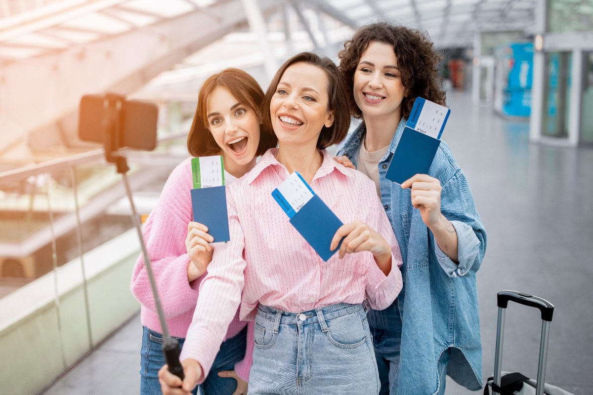 how to travel for free