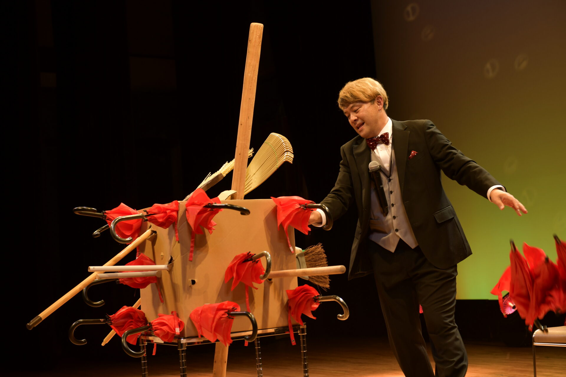 出張マジック「コンプレッサー」プロフィール 4 comp15th0761 - 出張マジックショー