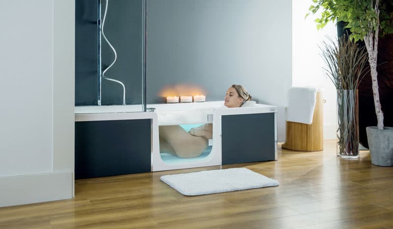 badewanne mit tuer