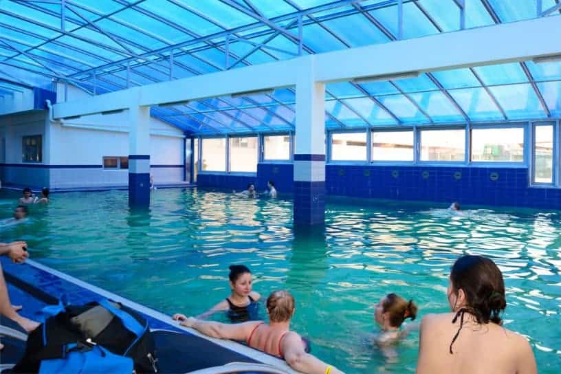 statiunea calimanesti caciulata piscina oltul