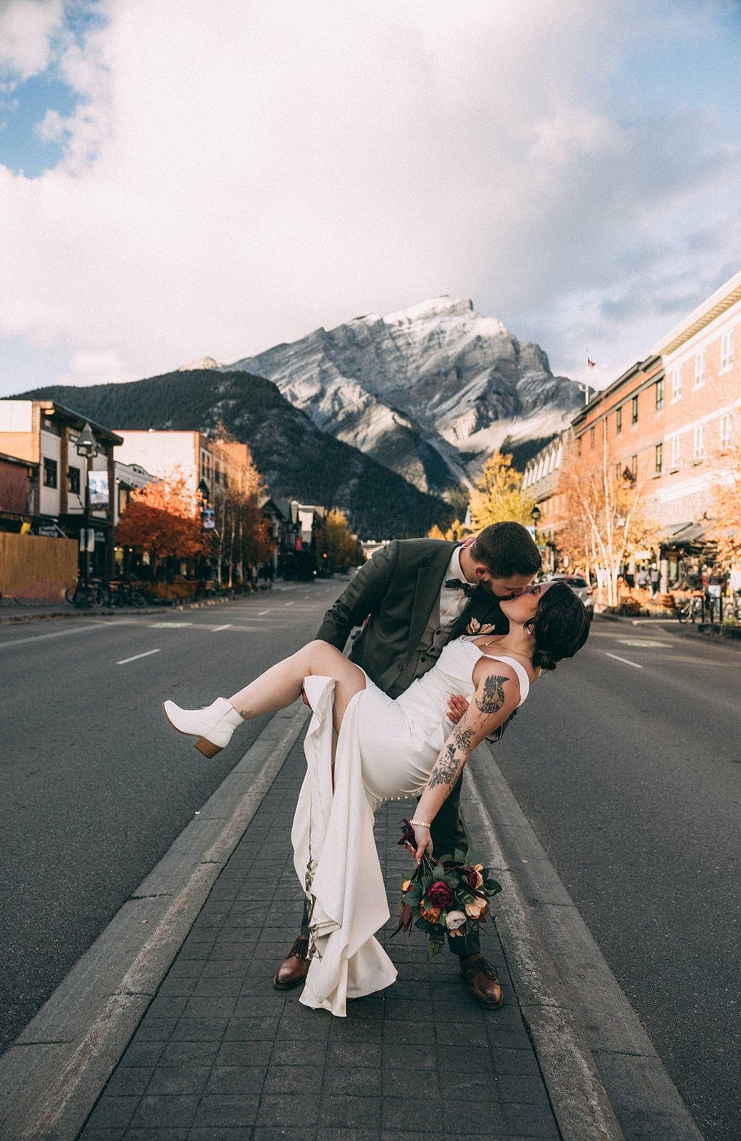 banff national park elopement wedding / 12 places to elope in alberta
