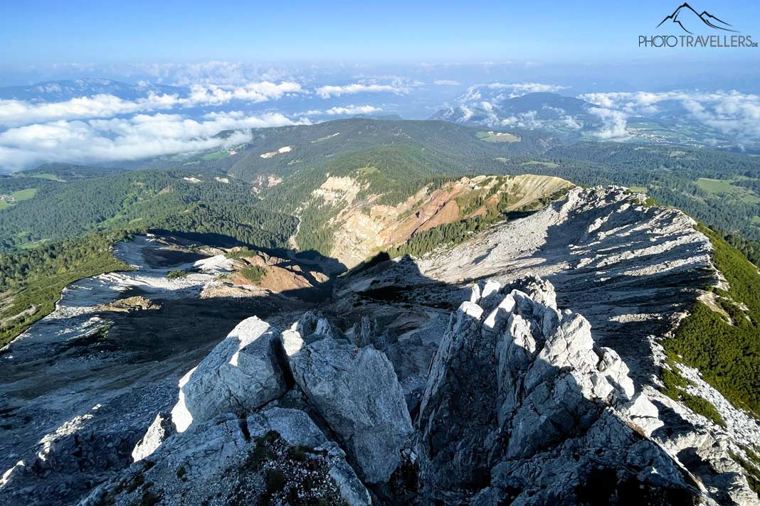 Der Blick vom Weißhorn in die Bletterbachschlucht in Südtirol