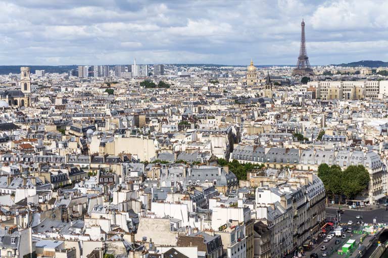 startseite-paris-sehenswuerdigkeiten Blick über Paris mit Eiffelturm