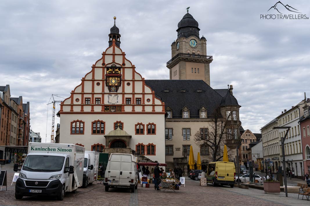 Markt am Altmarkt vor dem Alten Rathaus.
