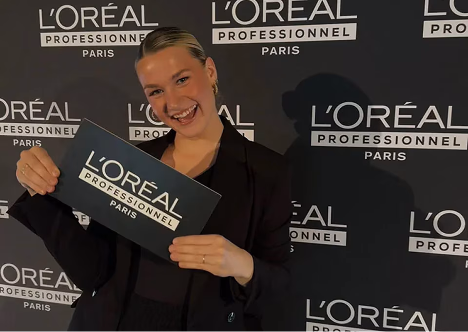 Absolventin auf einem L'Oreal Event