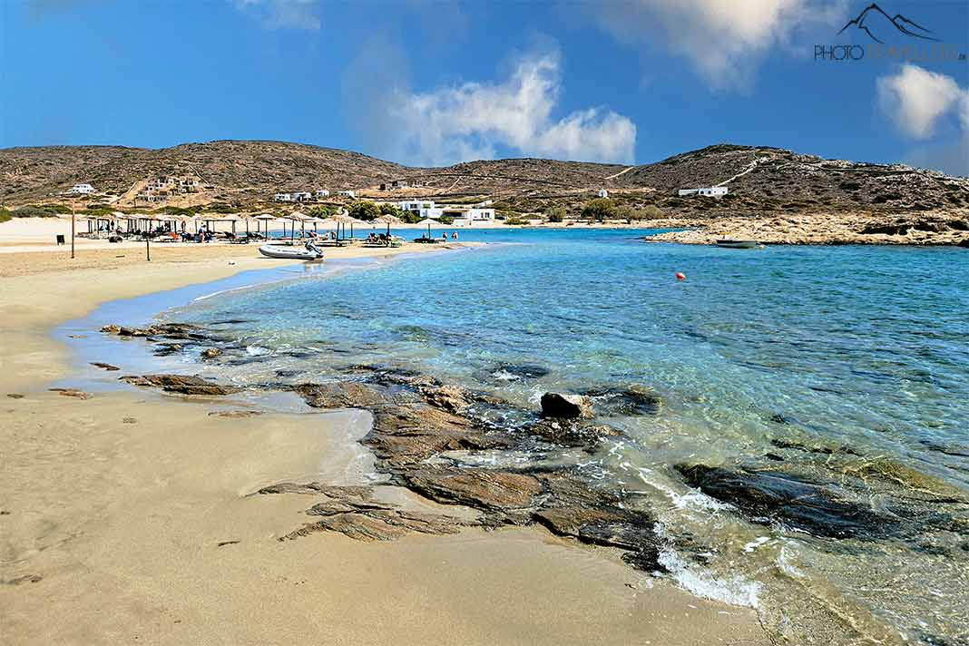 Am Manganari Beach reihen sich Sandbuchten und kleine Felsvorsprünge aneinander