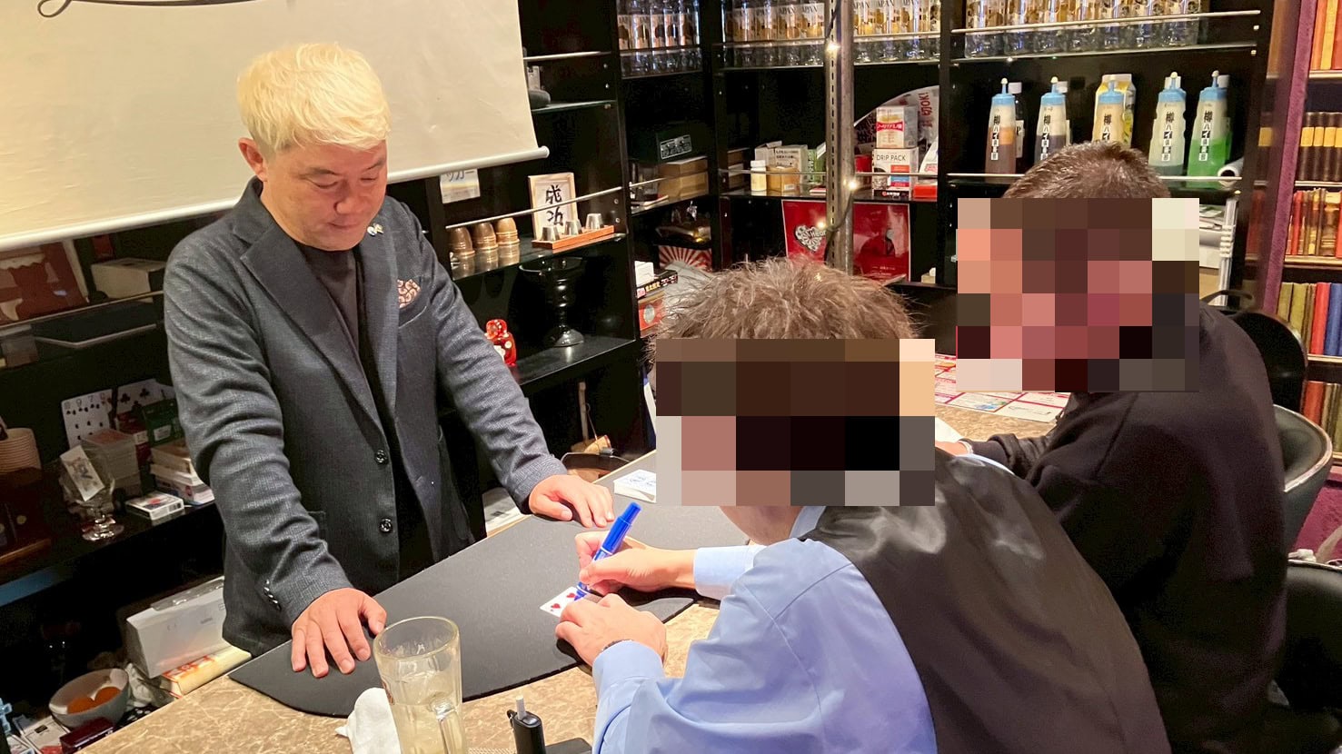 桜木町マジックバー ショーマン|お会いしたかった方と叶った3時間 4 マジックバー ショーマン クロースアップマジック 反応