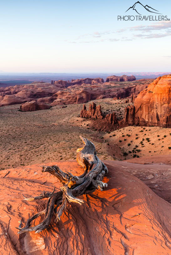 Der Blick von Hunts Mesa auf die bekannten Felsformationen im Monument Valley