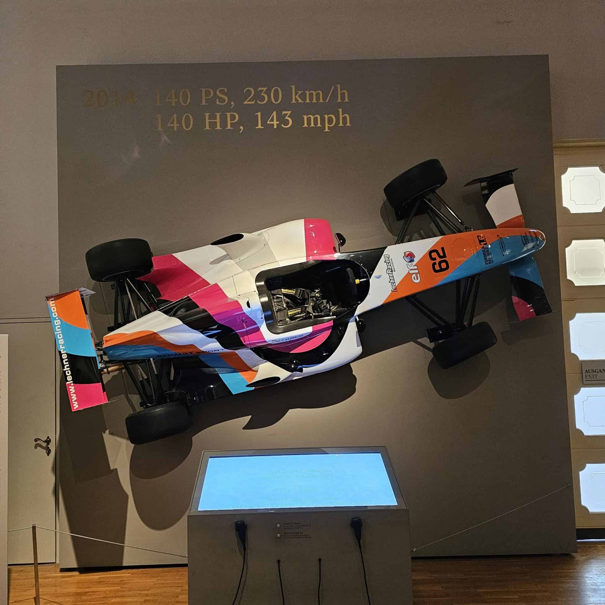 Muzeul trăsurilor imperiale - mașina ormula Renault 1,6 a lui Ferdinand Habsburg