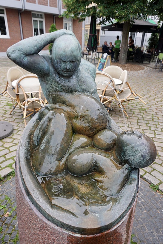 Der Badestubenbrunnen im Schnoorviertel in Bremen