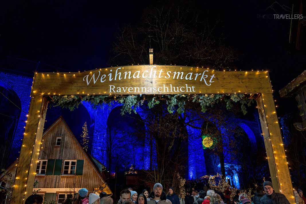 Der Eingang zum Weihnachtsmarkt Ravennaschlucht