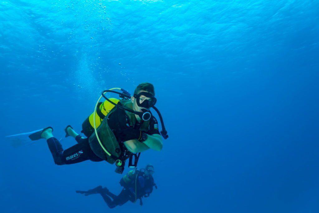nurkowie pod wodą na Kubie