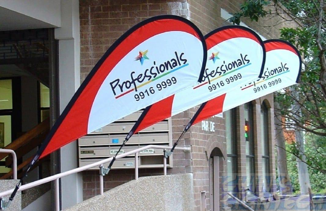 Teardrop flags with wall mount Teardrop flags with wall mount