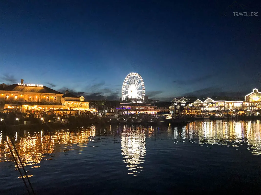 Die Waterfront in Kapstadt sieht bei Nacht spektakulär aus