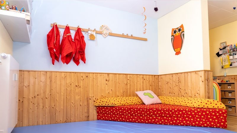 Dieses Bild zeigt einen Raum des Kindergartens von innen