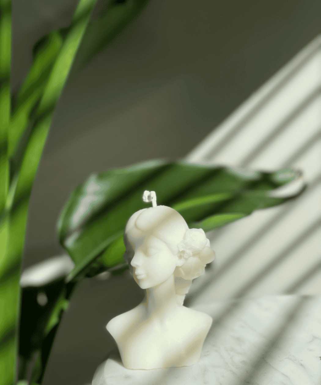 girl sculpture candle.