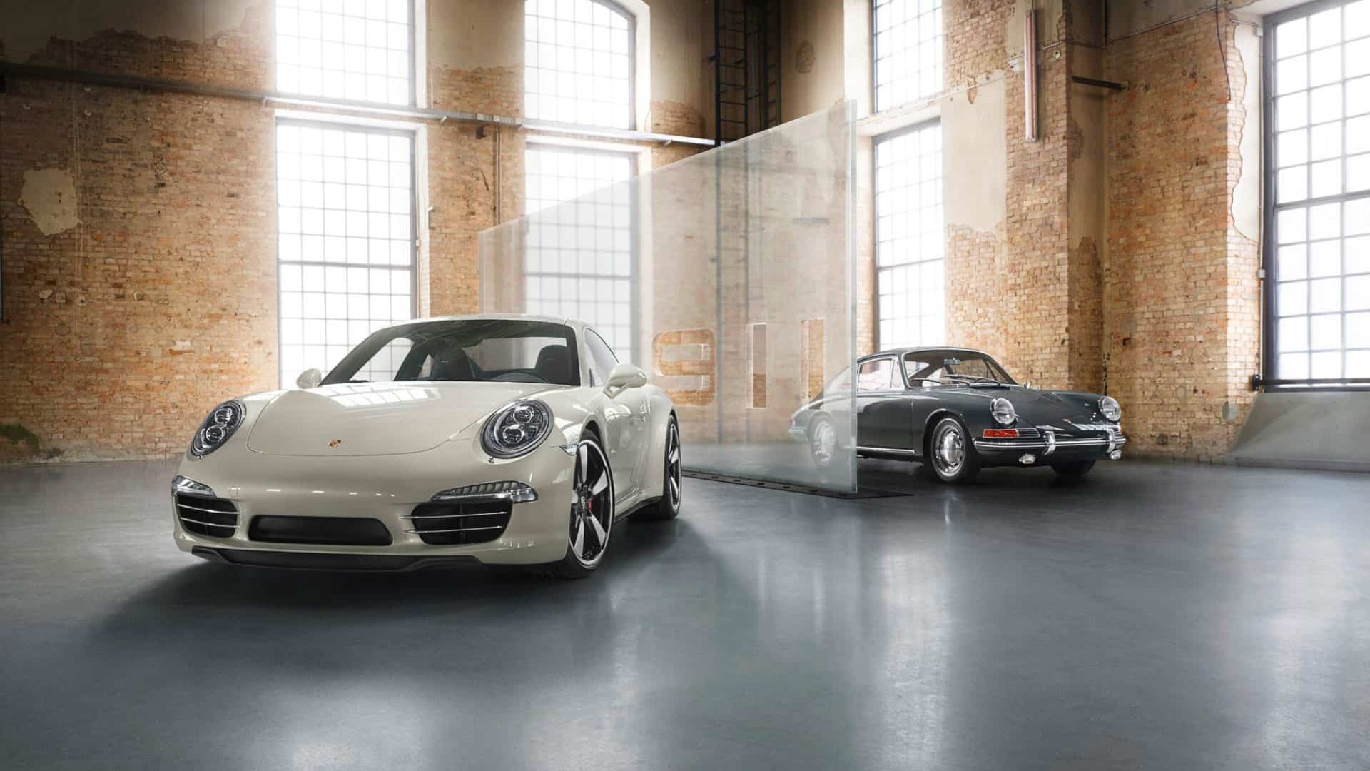Ein Foto von zwei Autos in der Gebläsehalle.