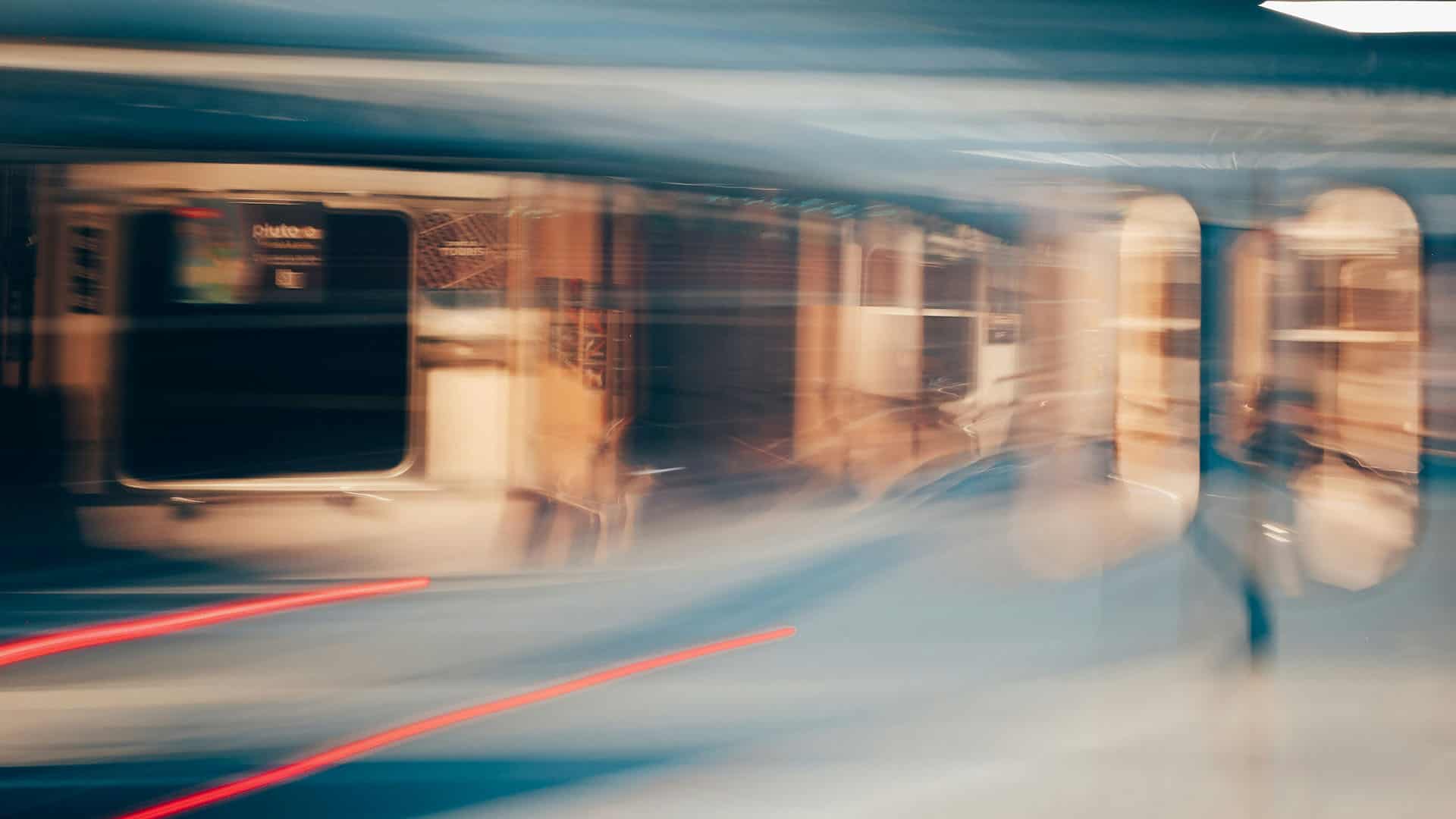 Bahnreisen in Europa Bild eines Zugs Reisekompass