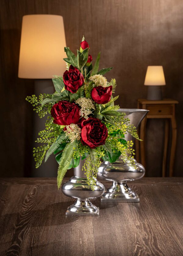 Vista generale del mazzo di fiori per defunti - Omaggio elegante e raffinato ai cari