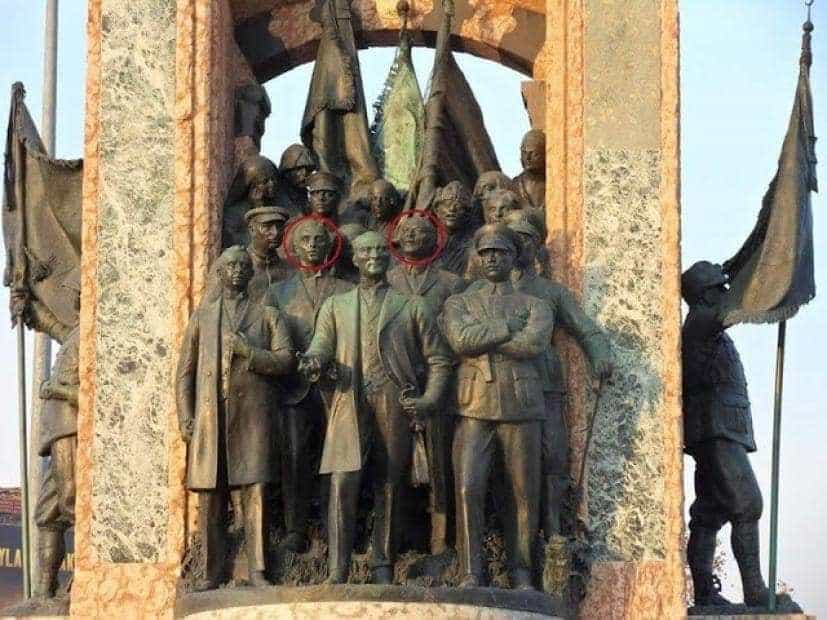 Οι προτομές του Ρώσου πρέσβη Αράλοβ μαζί με αυτή του σοβιετικού διπλωμάτη Φρούνζε και του στρατιωτικού και πολιτικού Βοροσίλοφ, δίπλα στο άγαλμα του Κεμάλ