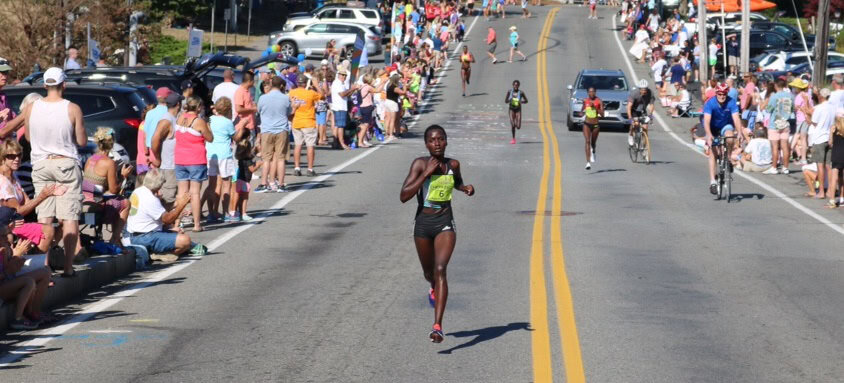 Chepkoech_Caroline_Falmouth_2016_Leading_Lotsbom