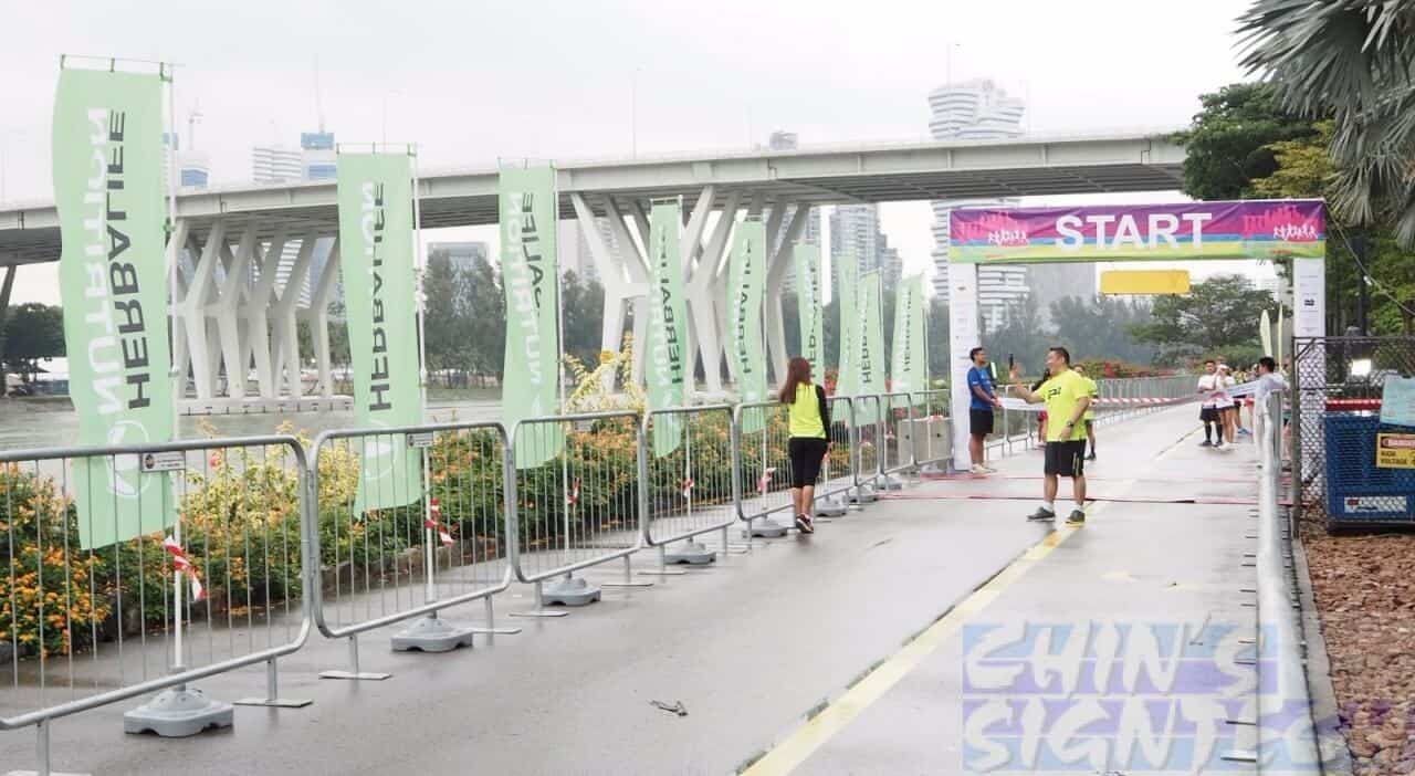 3m water base flag pole with single sided flag for Herbalife outdoor running event