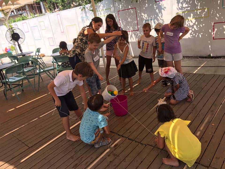 În Picioarele Goale locuri de joacă sector 3 Bucureşti.jpg În Picioarele Goale locuri de joacă sector 3 Bucureşti.jpg