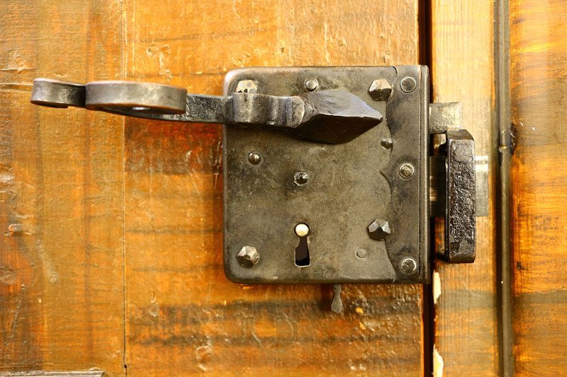 altes Türschloss