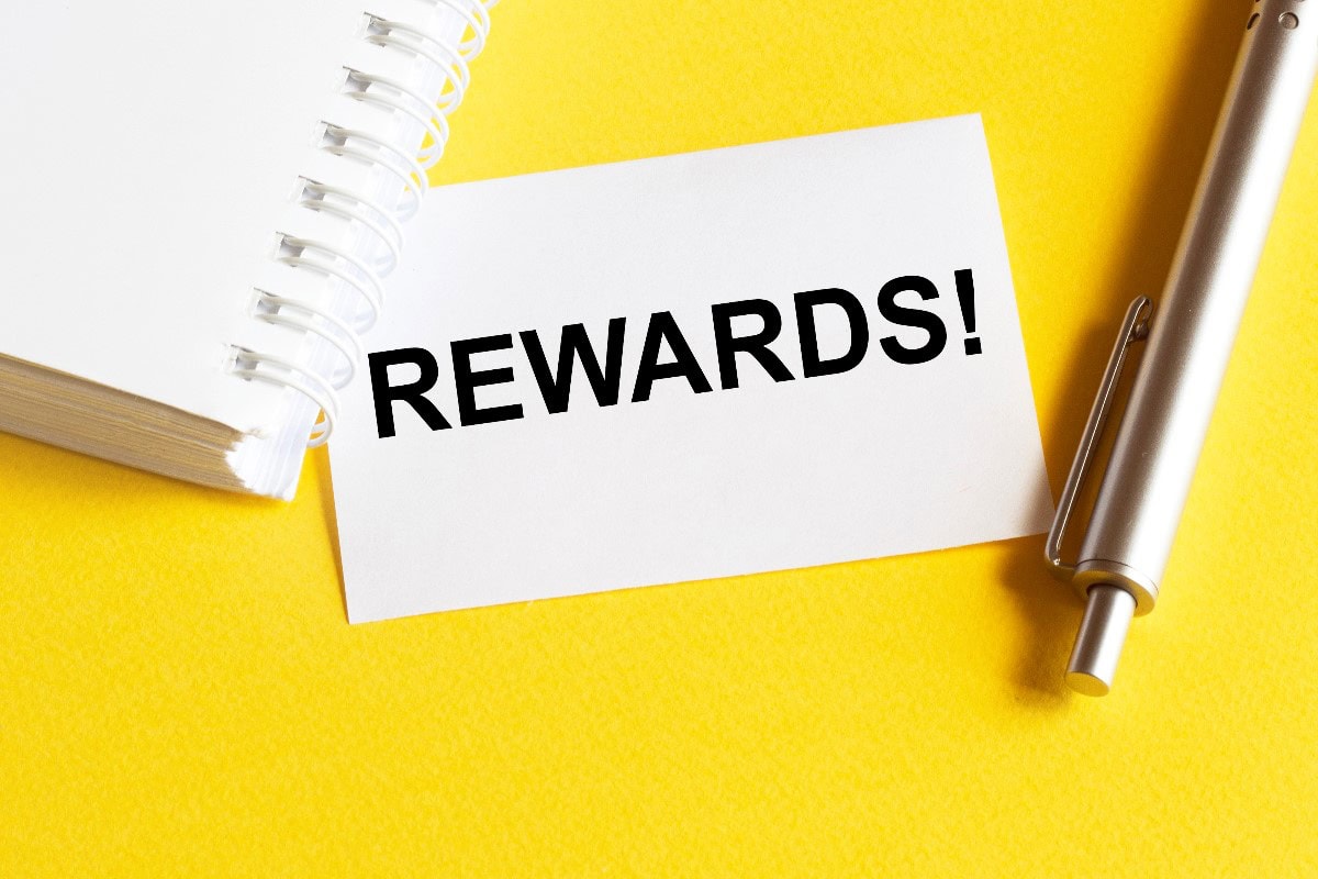 how to travel for free