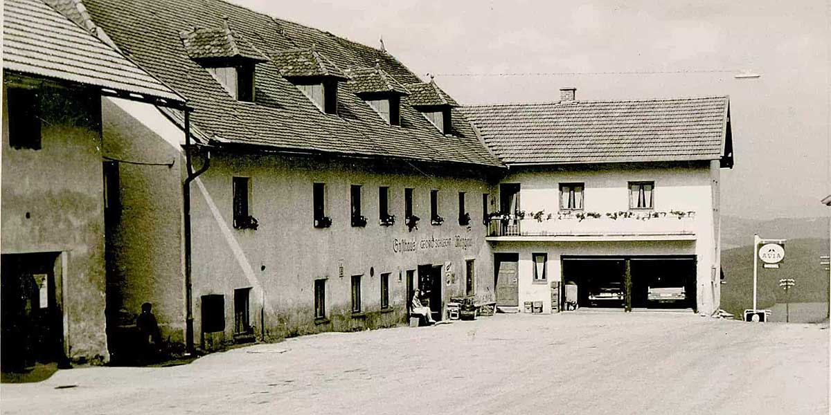 Der Bräu vor ca. 100 Jahren - feiern Sie das Jubiläum mit uns!