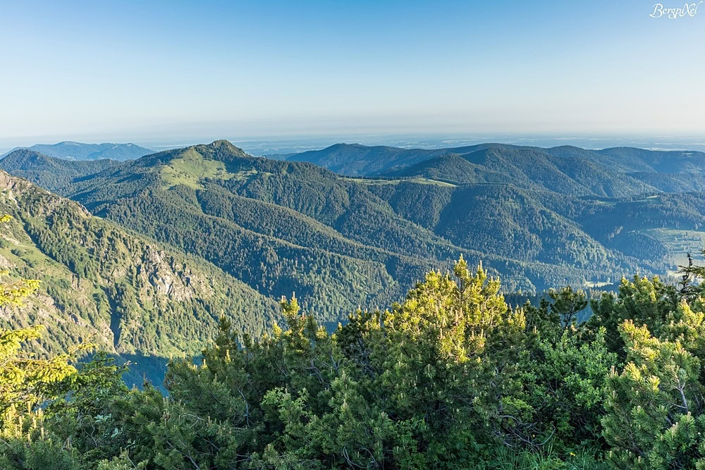 Der Blick in Richtung Fockenstein und Aueralm.