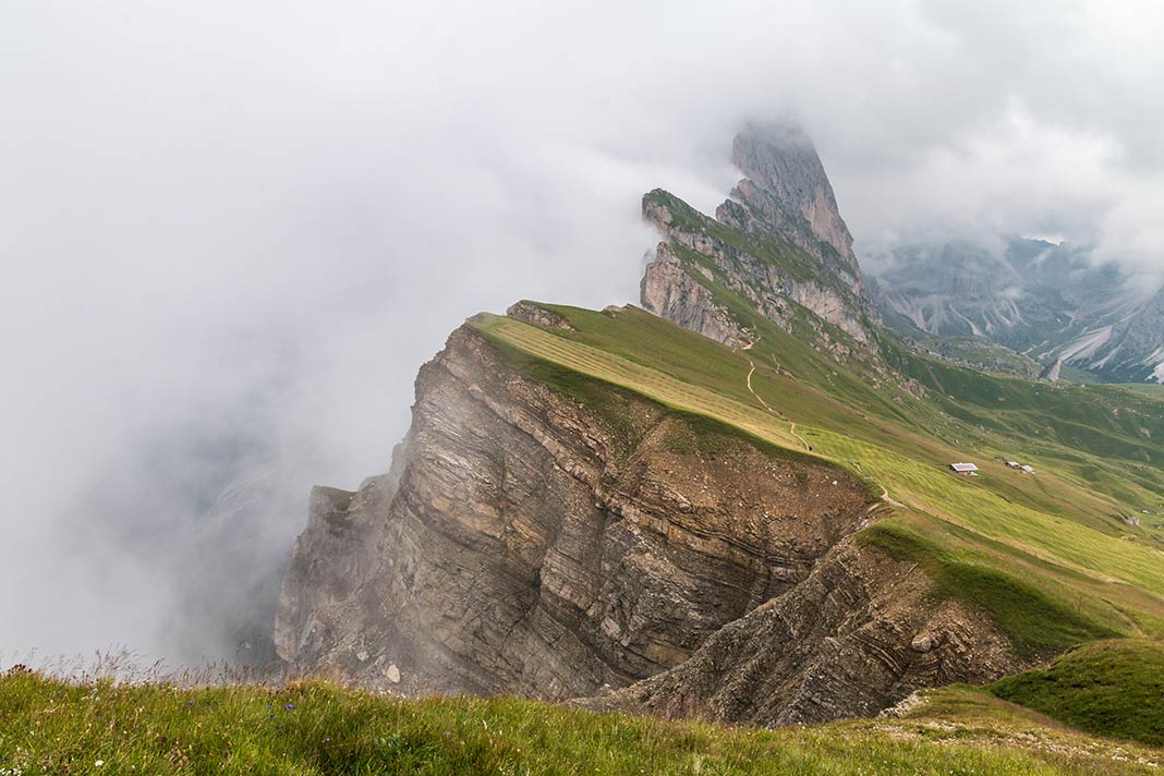 Blick auf die bekannten Geislerspitzen