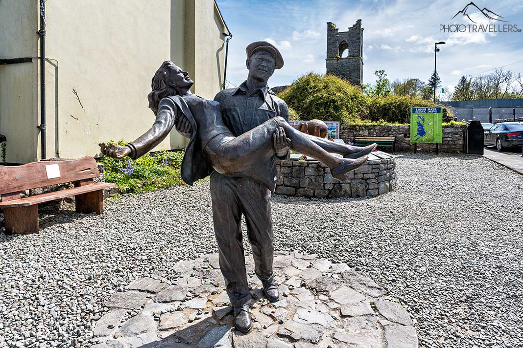 Statue von John Wayne und Maureen O'Hara in Cong, Irland