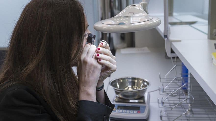 Una de las tasadoras del Monte de Piedad de Fundación Bancaja