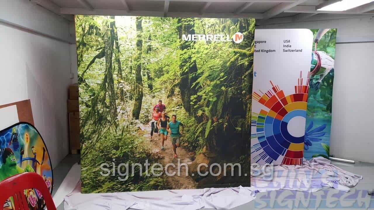 portable Pop Up display 3 x3 for road show - Merrell