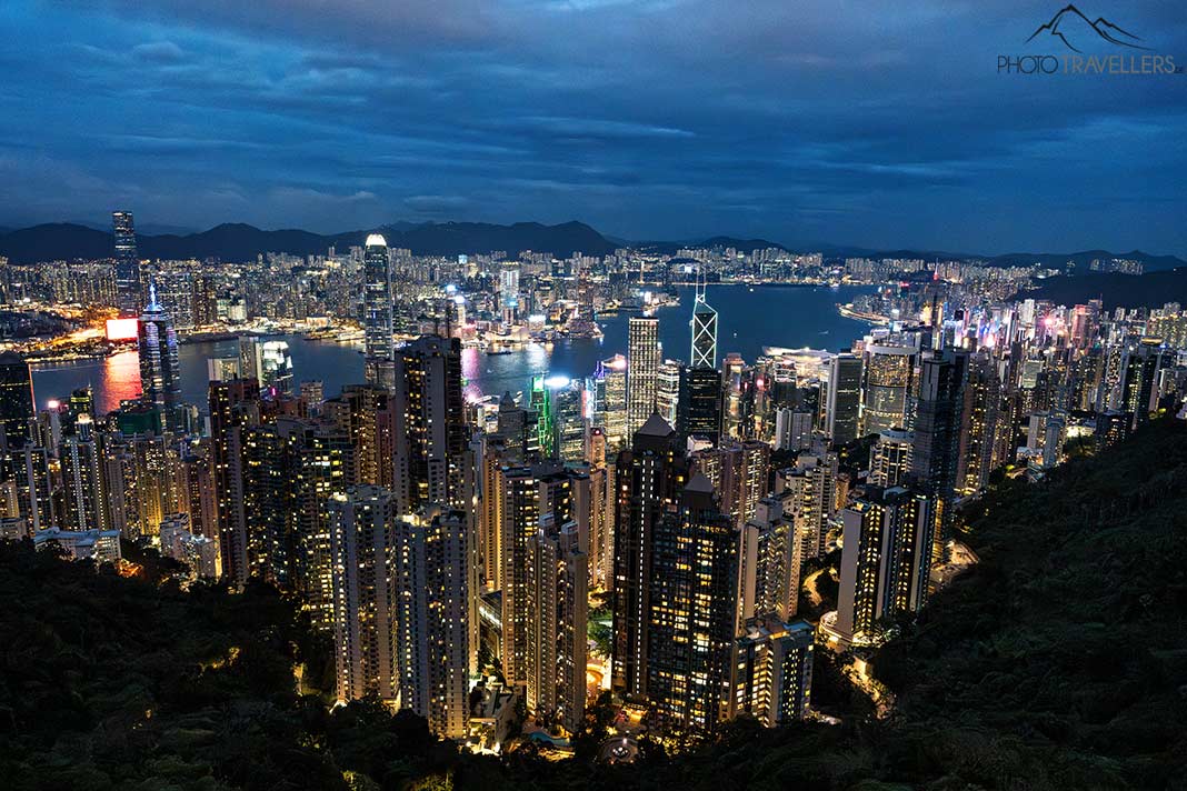 Der Blick von der Sky Terrace 428 auf Hongkong bei Nacht