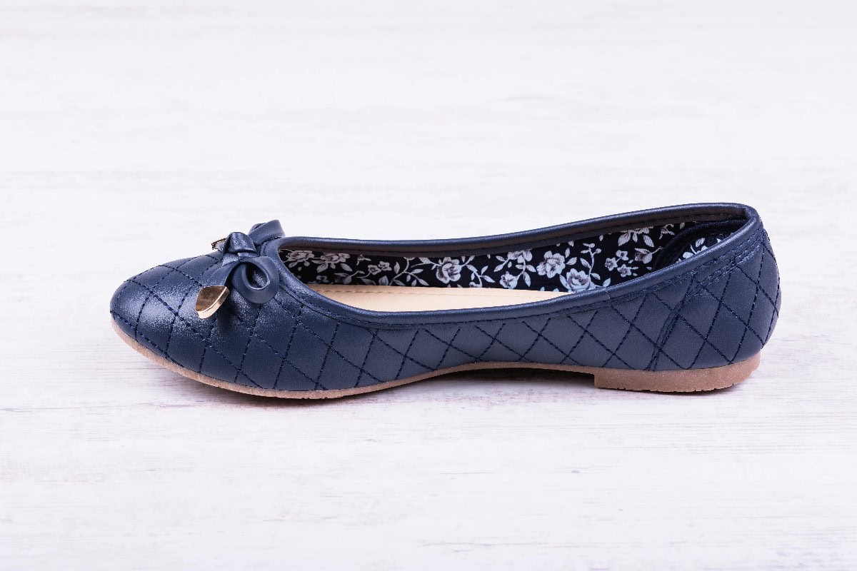 best walking shoes for women travel
