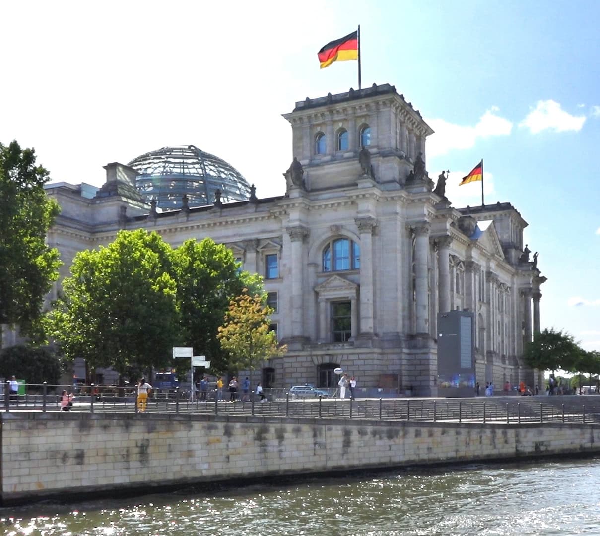 Spreefahrten Berlin Friedrichstraße - Reichstagsgebäude Spreefahrten Berlin Friedrichstraße - Reichstagsgebäude
