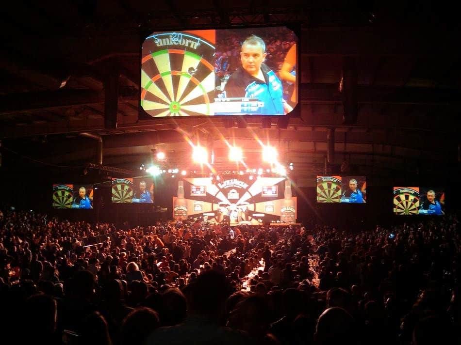 Game of professional darts