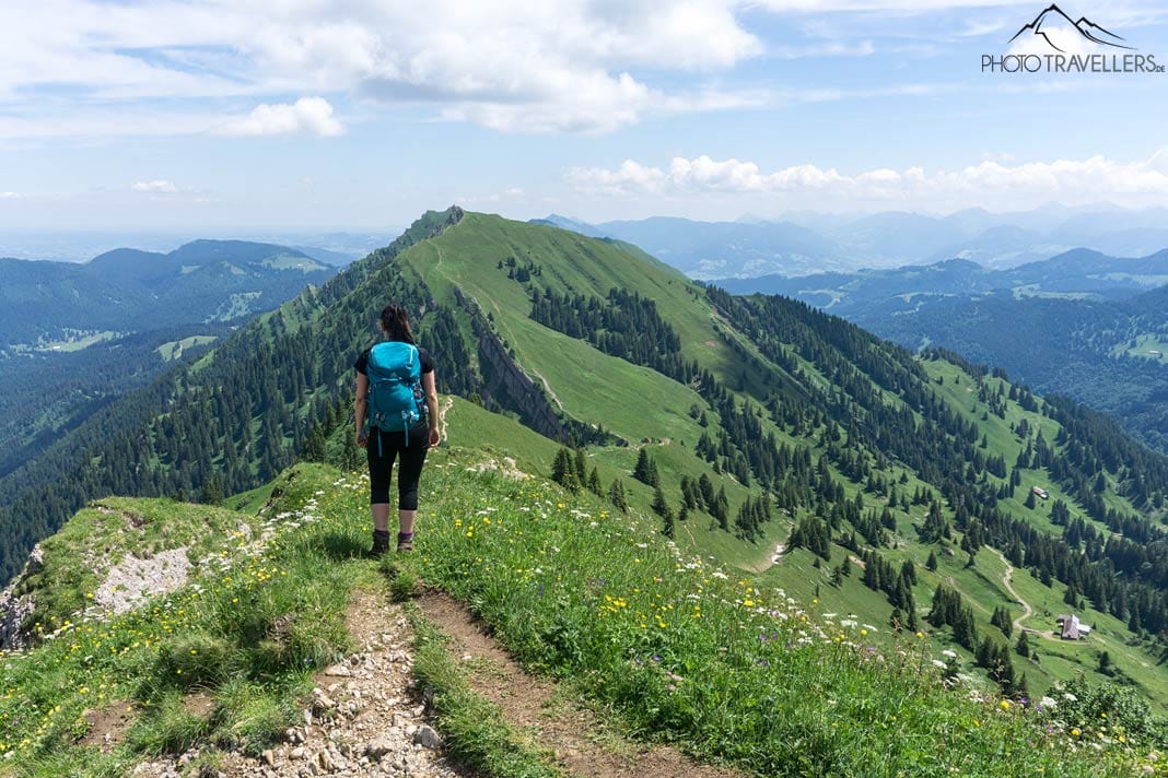 Reisebloggerin Biggi Bauer blick vom Hochgrat auf das Rindalphorn