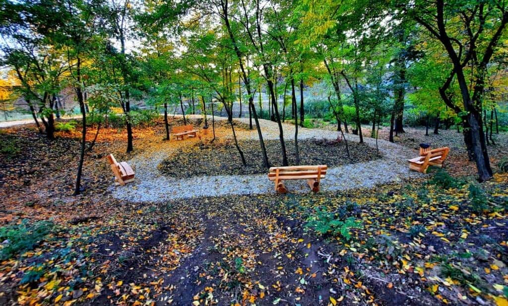 parcul sticlariei sector 2 Bucuresti banci alei