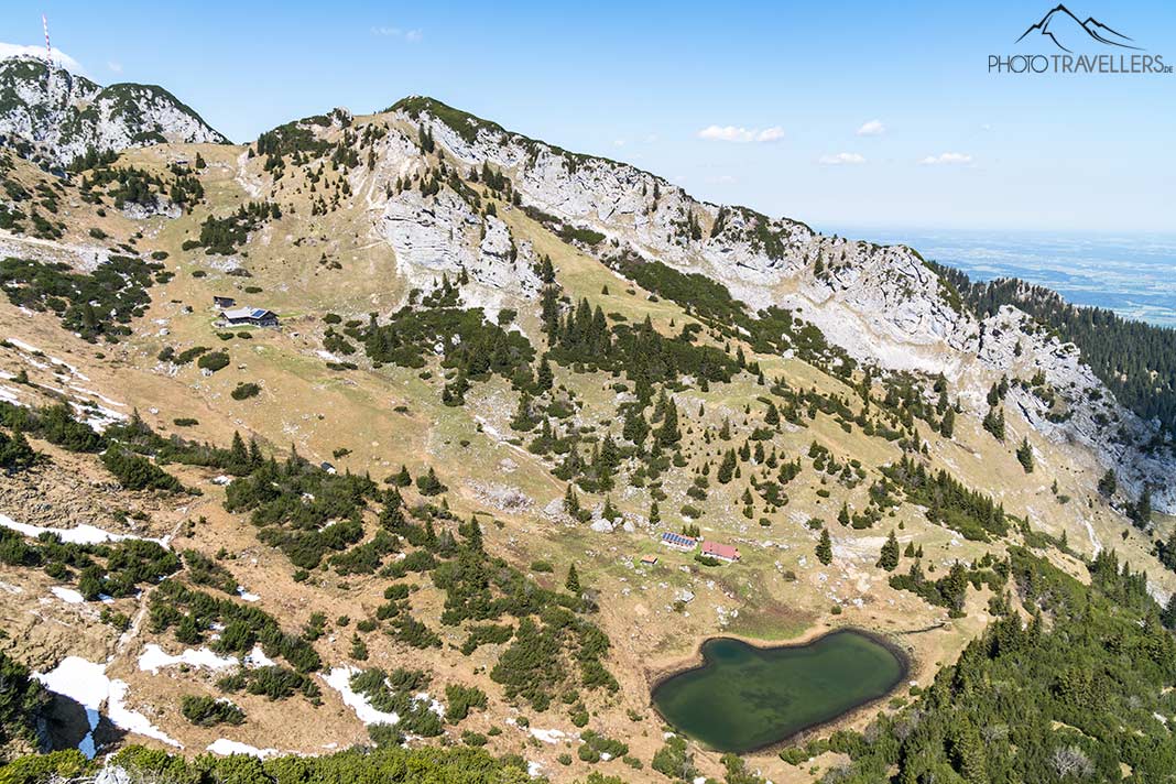 Der Blick vom Seewandköpfl auf den Soinsee mit der Soinwand