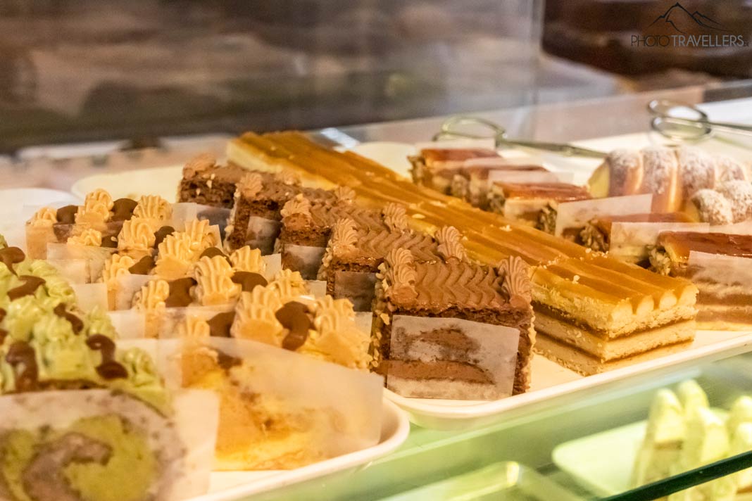 Die Auslage in der Bäckerei La Bomboniera
