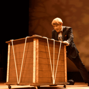 出張マジック「コンプレッサー」プロフィール 5 comp15th0899 1 768x512 1 - 出張マジックショー