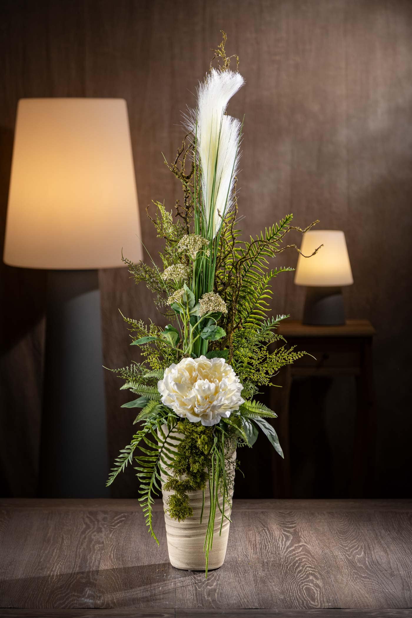 vista-frontale-composizione-fiori-artificiali-originali