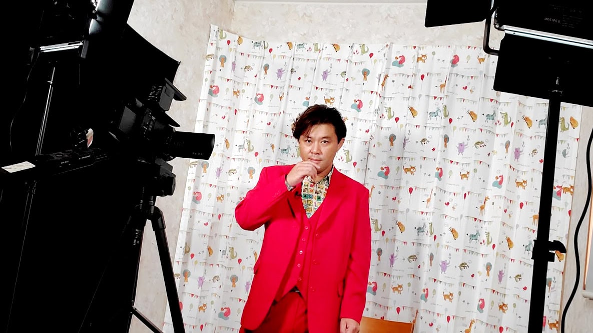 依頼された動画を、部屋の隅につくってあるYouTube用のスタジオで撮影☆さぁ編集だ~!! 1 20201027 113646 - 出張マジックショー