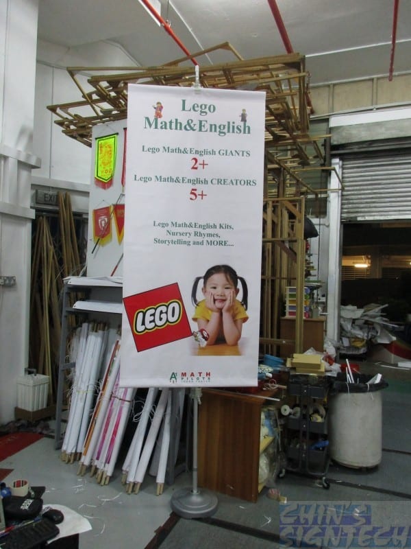 Clip pole banner with double sided PVC banners