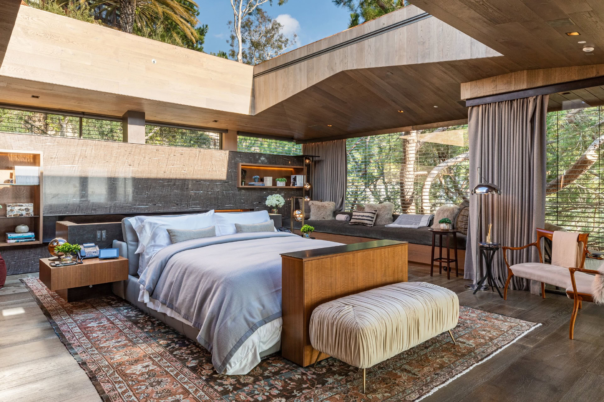 Pacific Palisades mansion 1601 San Onofre Drive - Succession Season 4 House